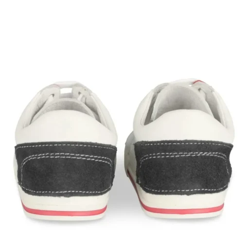 Baskets Baskets BLANC Garçon CUIR Motif Uni A Enfiler