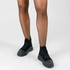 Baskets Montante NOIR Femme Motif Uni Lacets