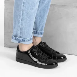 Baskets NOIR Femme Motif Vernis Lacets