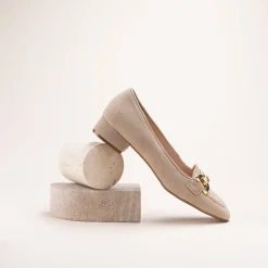 Mocassins BEIGE Femme CUIR Motif Chaîne A Enfiler