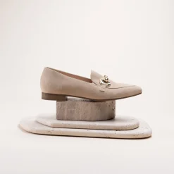 Mocassins BEIGE Femme CUIR Motif Chaîne A Enfiler