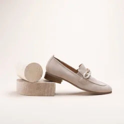 Mocassins BEIGE Femme CUIR Motif Chaîne A Enfiler