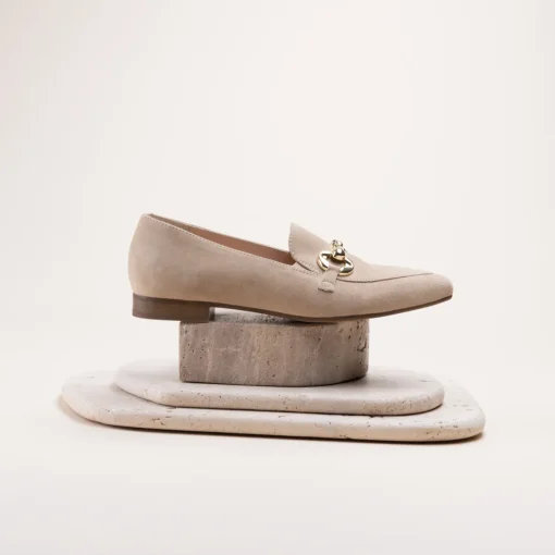 Mocassins BEIGE Femme CUIR Motif Chaîne A Enfiler