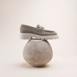 Mocassins TAUPE Femme CUIR Motif Chaîne A Enfiler